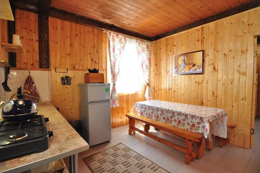 Номер двухкомнатный на 5 человек. Гостевой дом "Эдгар". Благовещенская