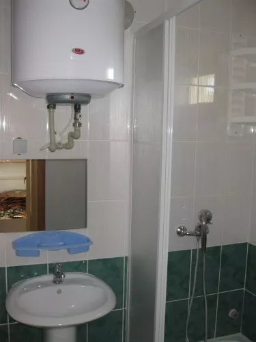 4-МЕСТНЫЙ НОМЕР С КОНДИЦИОНЕРОМ. Мини-гостиница "Анастасия". Саки