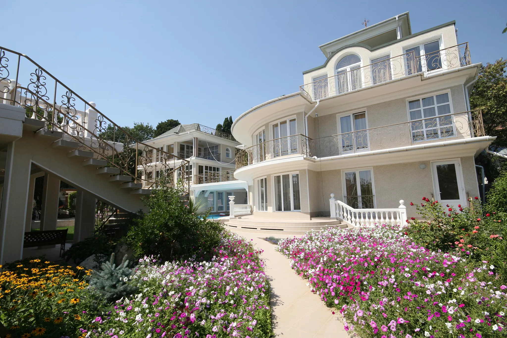 . Отель "Перелётные птицы". Алупка