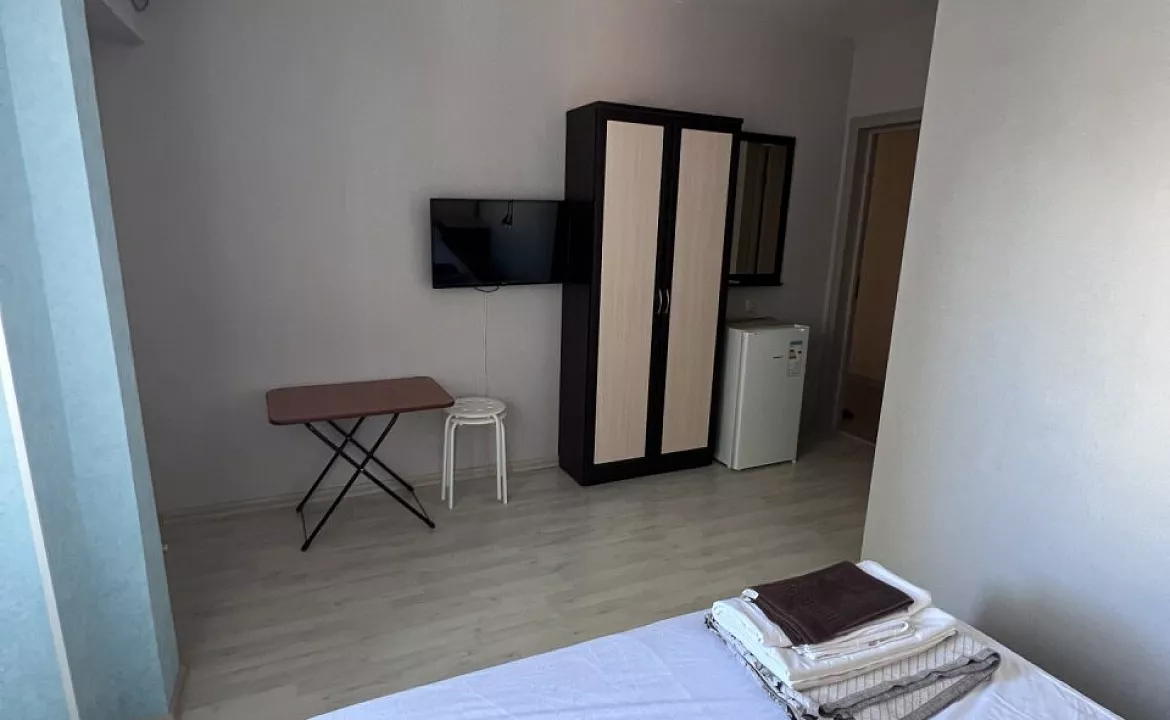 Четырехместный улучшенный номер с балконом, от 1 до 4 гостей, двуспальная кровать, балкон. Мини-отель Моника. Анапа Четырехместный улучшенный номер с балконом, от 1 до 4 гостей, двуспальная кровать, балкон. Мини-отель Моника. Анапа