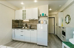 Квартира в многоквартирном доме Стильный апартамент на первой береговой с видом на море