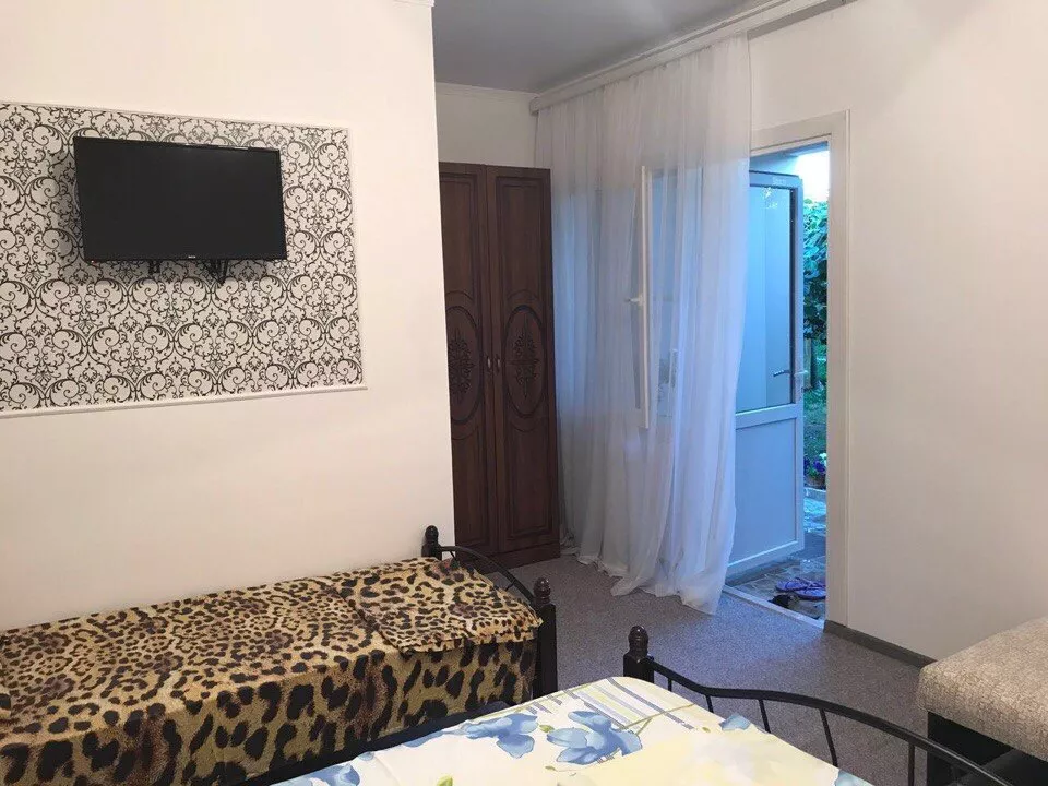 Отдельный домик . Гостевой дом  Шаумяна 13 - Пицунда. Пицунда