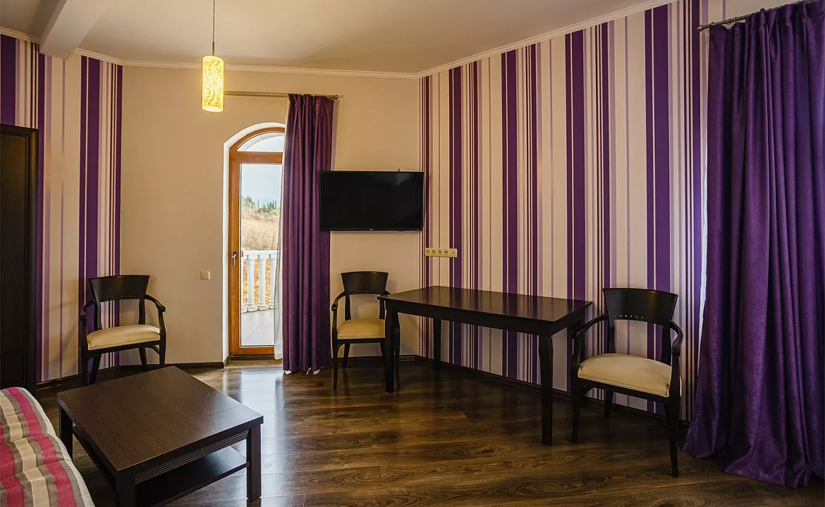 Апартаменты двухкомнатные с террасой 6. Гостевой дом Лиана. Ливадия