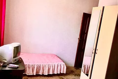 Трехместная комната с санузлом на этаже. Частный сектор "Светлана на Луговой". Адлер