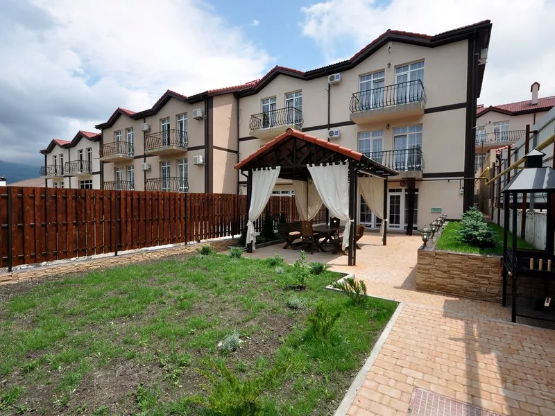 . Коттедж "Кедровая роща" . Кабардинка