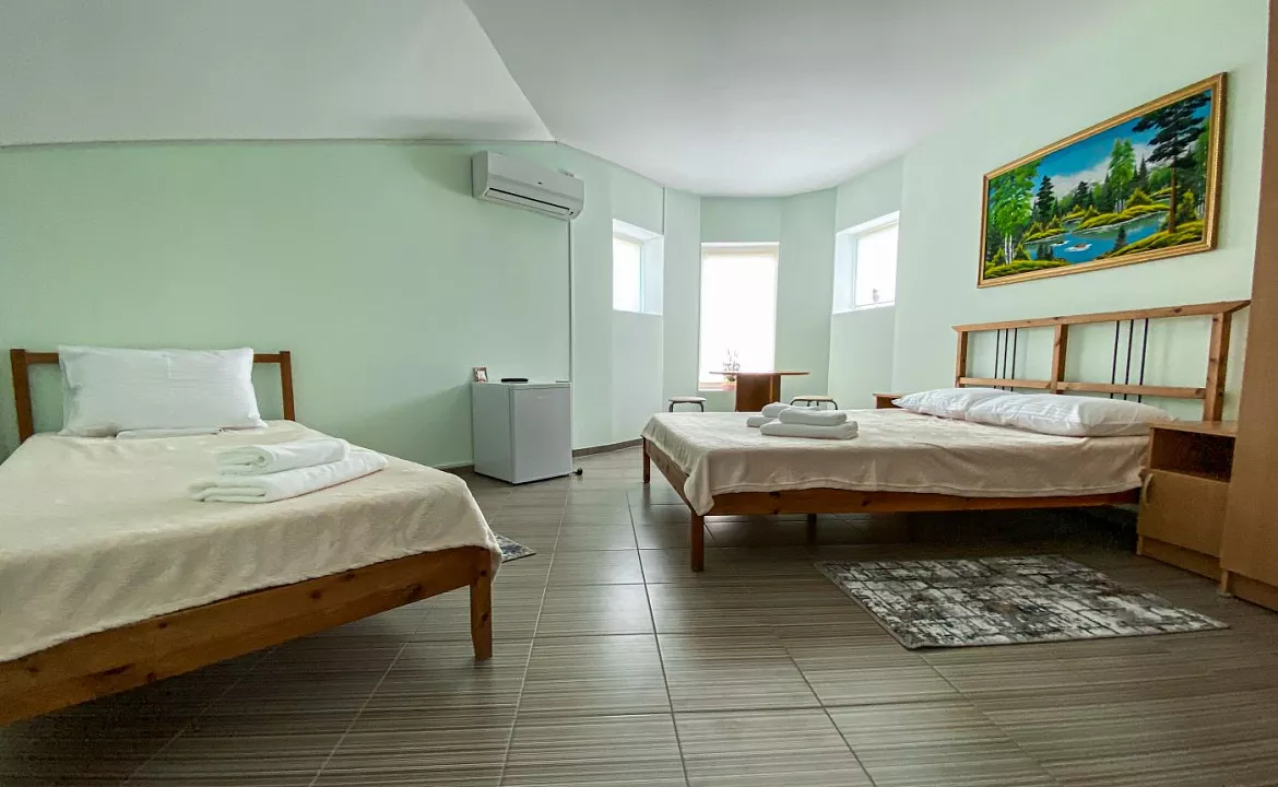 Стандарт 3х местный. Гостевой дом Волна. Нижнее Джемете Стандарт 3х местный. Гостевой дом Волна. Нижнее Джемете