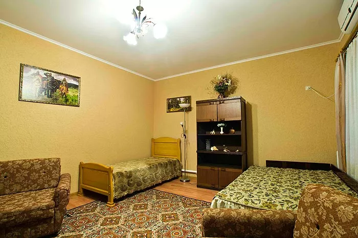 Номер с отдельным входом и своим двориком (5 чел.). Гостевой дом «Жасмин – люкс». Севастополь