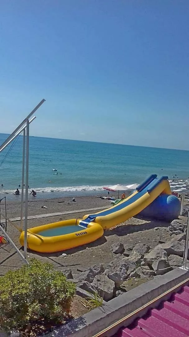 . Частный сектор "На Добролюбова 4а". Гостевые дома в Лазаревском . Частный сектор "На Добролюбова 4а". Гостевые дома в Лазаревском