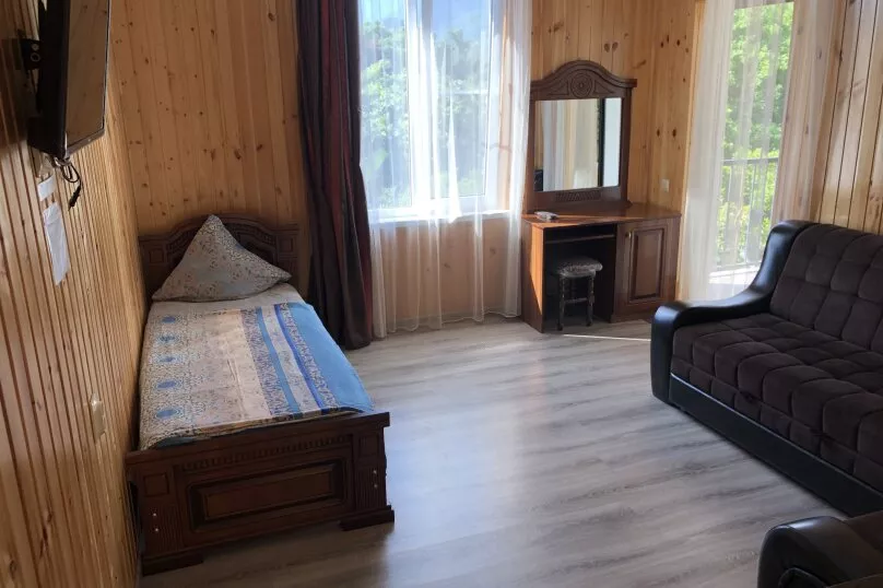  4-х, 5-ти местный «Люкс» 2-х комнатный. Гостевой дом Олеандр. Гагра