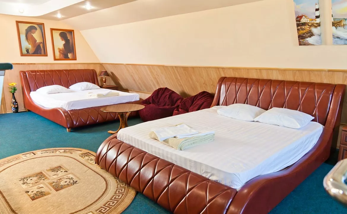 Номер Студио четырехместный. Отель Водноспортивный клуб-отель "Торнадо". Ейск