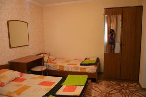 3-х местный «стандарт» без балкона. Гостиница "СемьЯ". Лазаревское 3-х местный «стандарт» без балкона. Гостиница "СемьЯ". Лазаревское