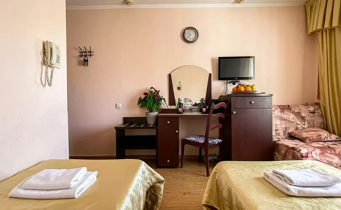 3-х местный полулюкс с односпальными кроватями. Мини-отель "Ардо". Анапа