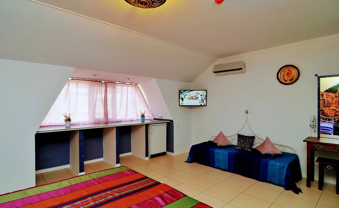 Мансардный номер. Отель "У верблюжьих горбов". Коктебель