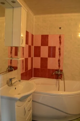  4 -х местный 2-х комнатный люкс в главном корпусе. Гостиница комплекс "Новинка". Ейск