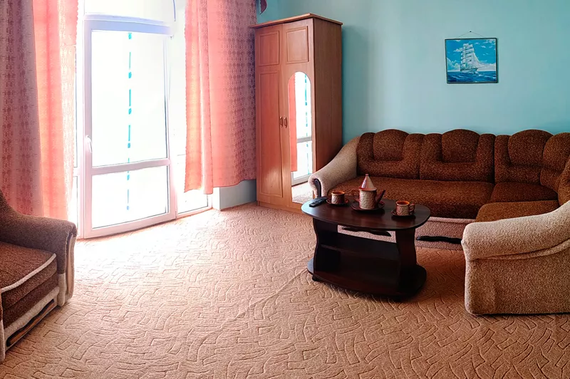 Двухкомнатный семейный люкс с балконом. Гостевой дом "Ирина" - Приветное. Приветное