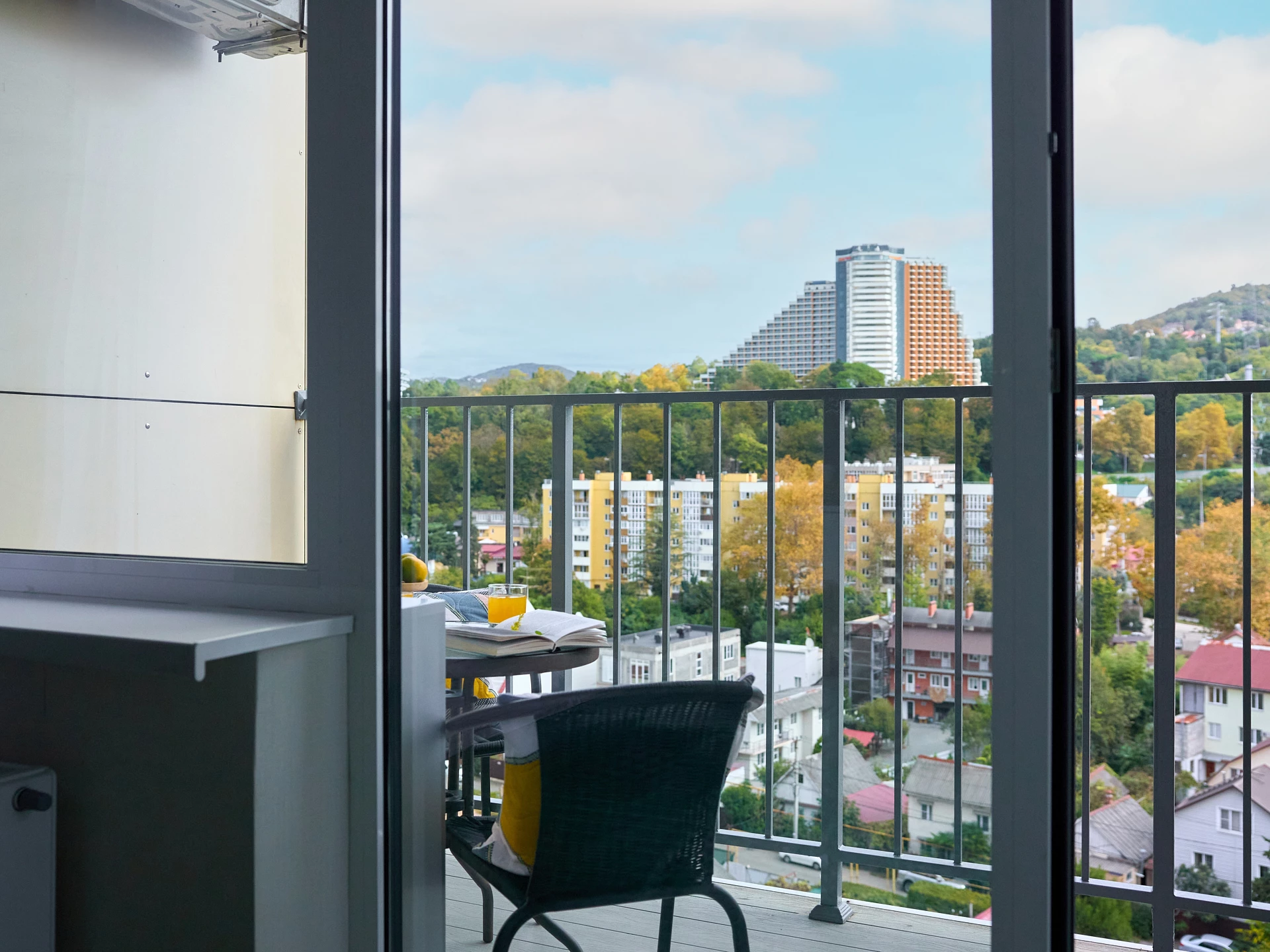 . Квартира в многоквартирном доме ЖК Каравелла Португалии . Дагомыс