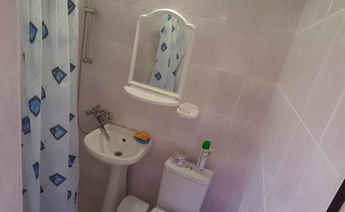 «Южный» Стандартный трехместный номер. Гостевой дом "Южный" у Гарика. Лазаревское «Южный» Стандартный трехместный номер. Гостевой дом "Южный" у Гарика. Лазаревское