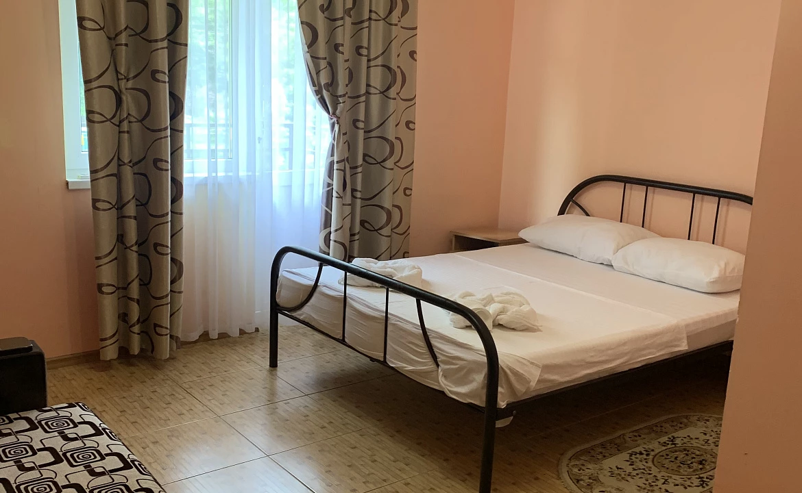 Стандарт с балконом . Гостевой дом "Пантера". Гагра