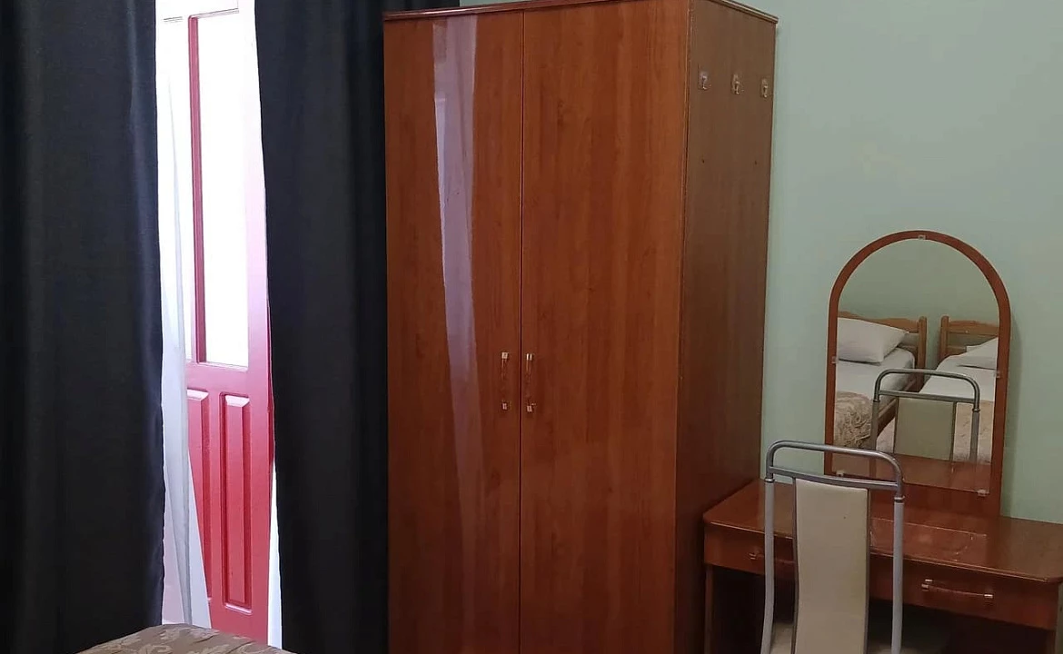 3х местный Люкс, от 1 до 4 гостей, двуспальная кровать, вид на море. Гостевой дом "Горная лаванда". Лазаревское