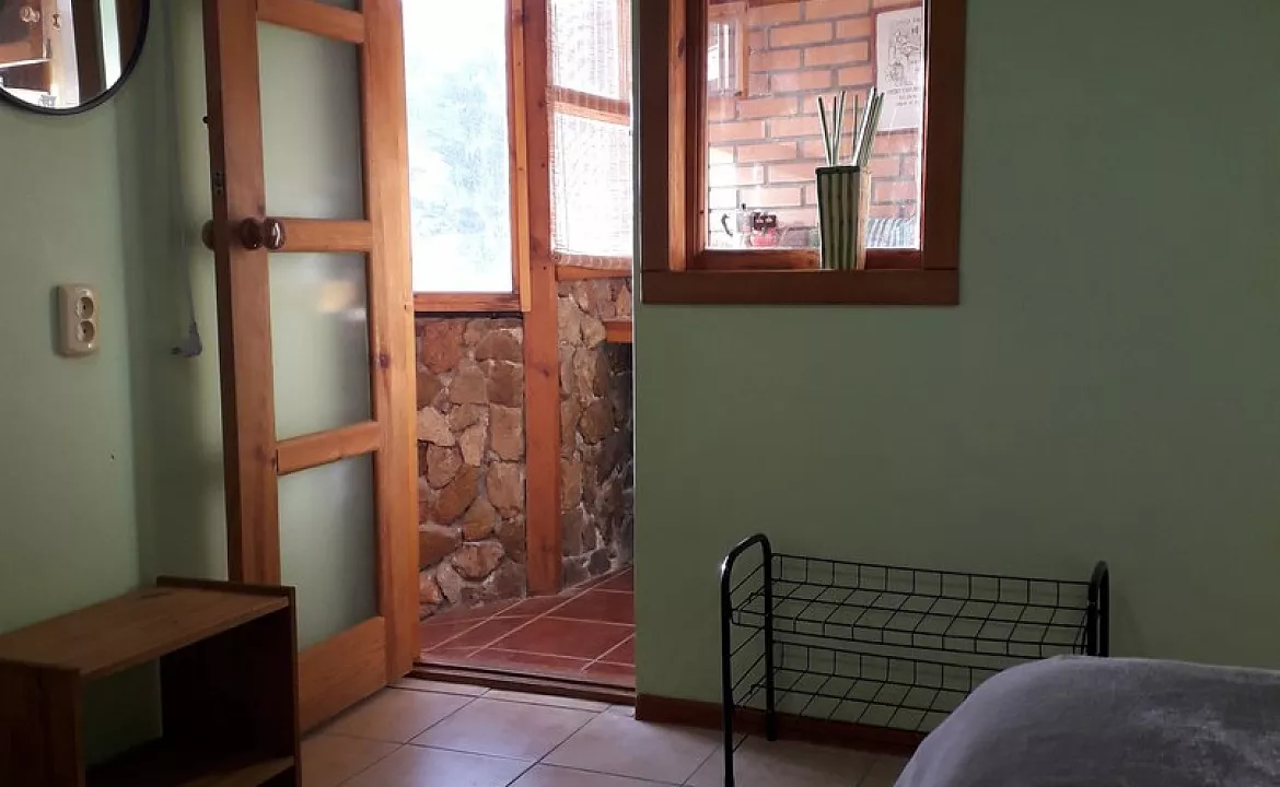 БУНГАЛО (ВЕРХНЕЕ) С ВИДОМ НА БУХТУ. Гостевой дом «Ясеневая роща». Балаклава БУНГАЛО (ВЕРХНЕЕ) С ВИДОМ НА БУХТУ. Гостевой дом «Ясеневая роща». Балаклава