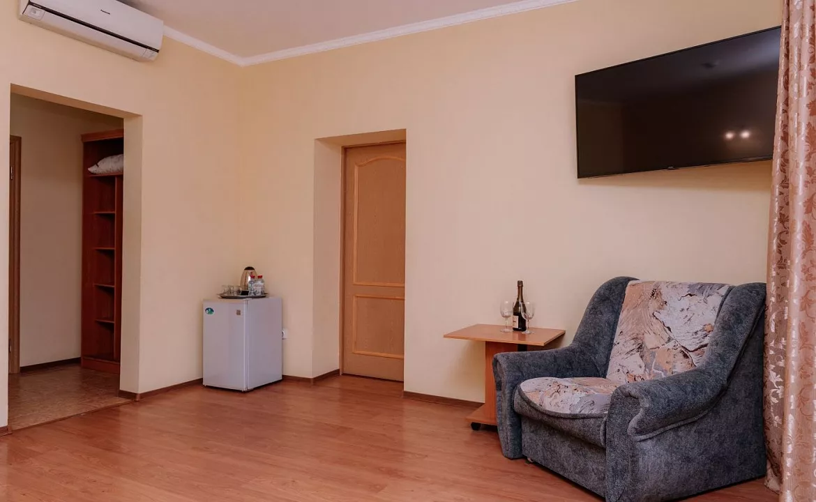 Двухкомнатный с балконом. Гостевой дом "София" - Лазаревское. Лазаревское