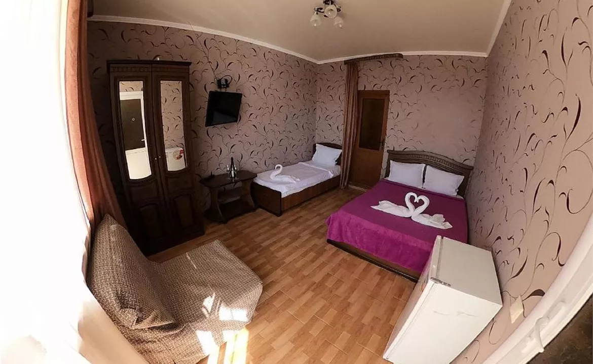 Трехместный номер. Отель GrandLoo. Лоо