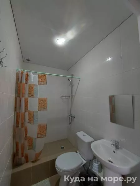 Пятиместный номер с балконом. Гостевой дом "Нур". Ольгинка