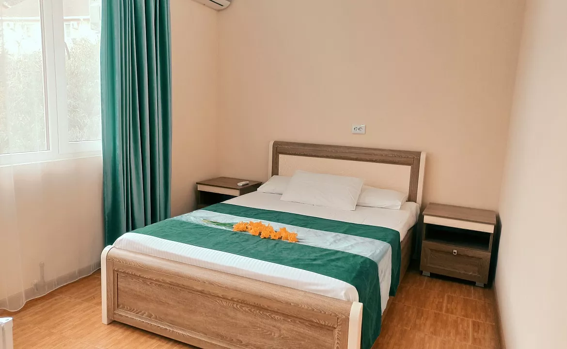 Трехместный номер с балконом. Гостевой дом ГалоПогосы. Лоо