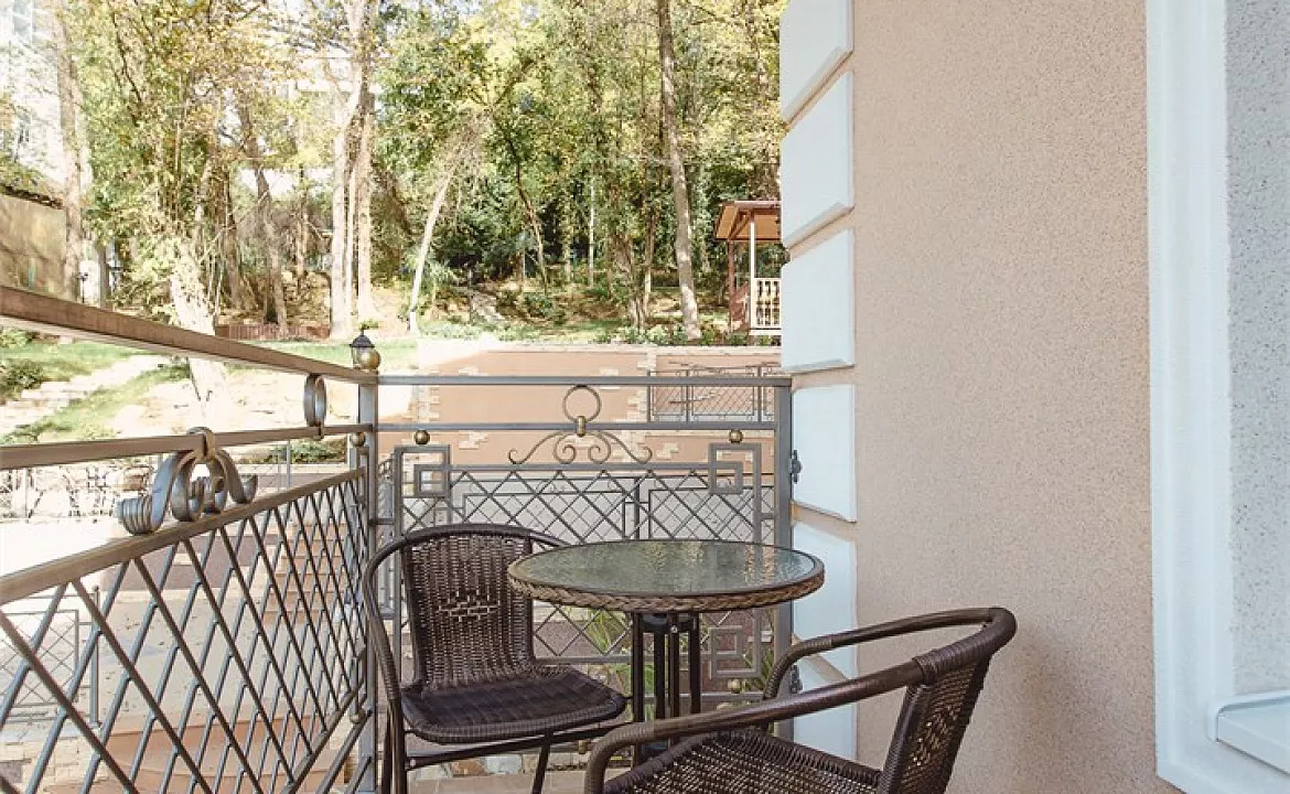 Стандарт плюс с балконом. Отель «Вилла Полианна». Сочи