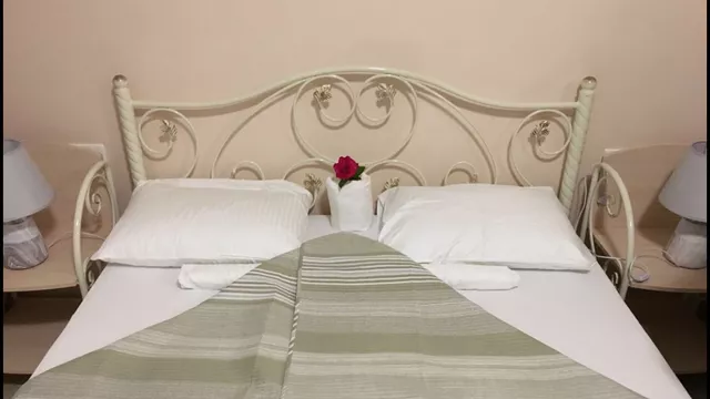 Двухместный номер . Гостиница «Святая Абхазия». Пицунда