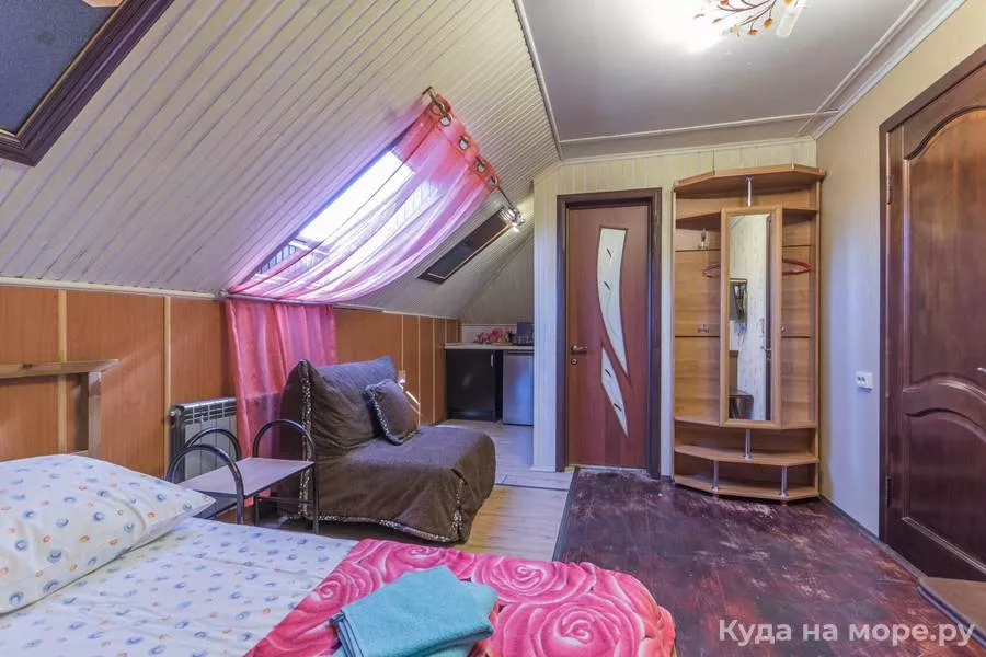 № 33 Полулюкс мансардный 3-х местный. Гостевой дом «Фламинго». Архипо-Осиповка