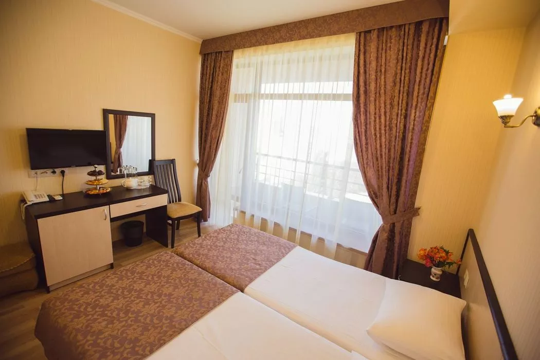 Стандарт 2-х местный с балконом. Отель "Наири". Сочи