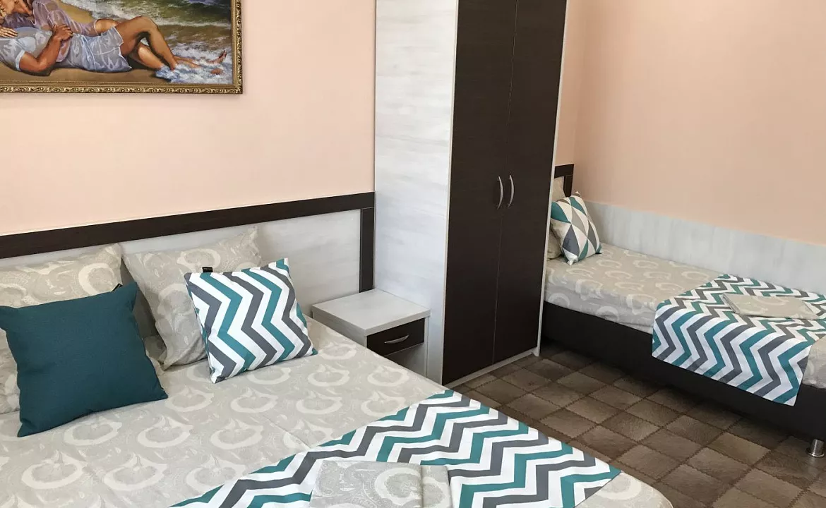 Двухкомнатная квартира с кухней в коттедже. Гостевой дом "Виктория". Лазаревское Двухкомнатная квартира с кухней в коттедже. Гостевой дом "Виктория". Лазаревское