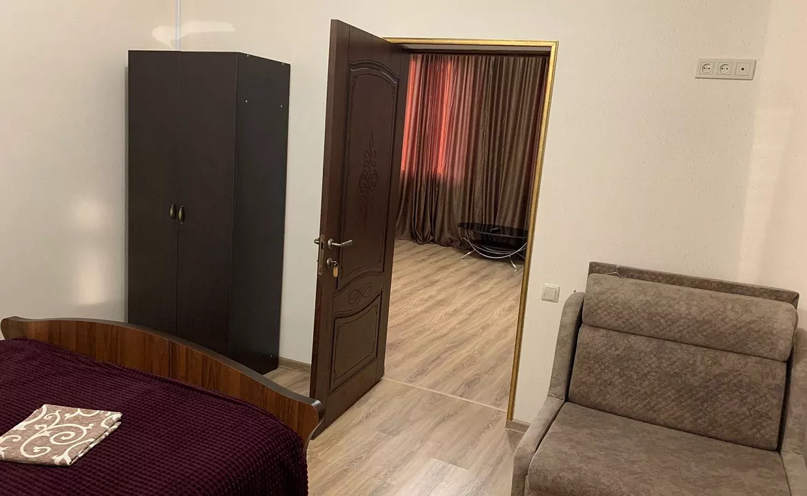 Люкс с 1 спальней. Гостевой дом ЭЙВА. Пицунда