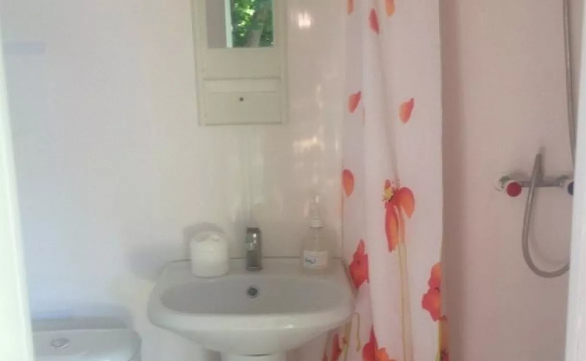 4х местный с автономной кухней. Частный сектор Строителей 6/2 в п. Пионерный. Сукко