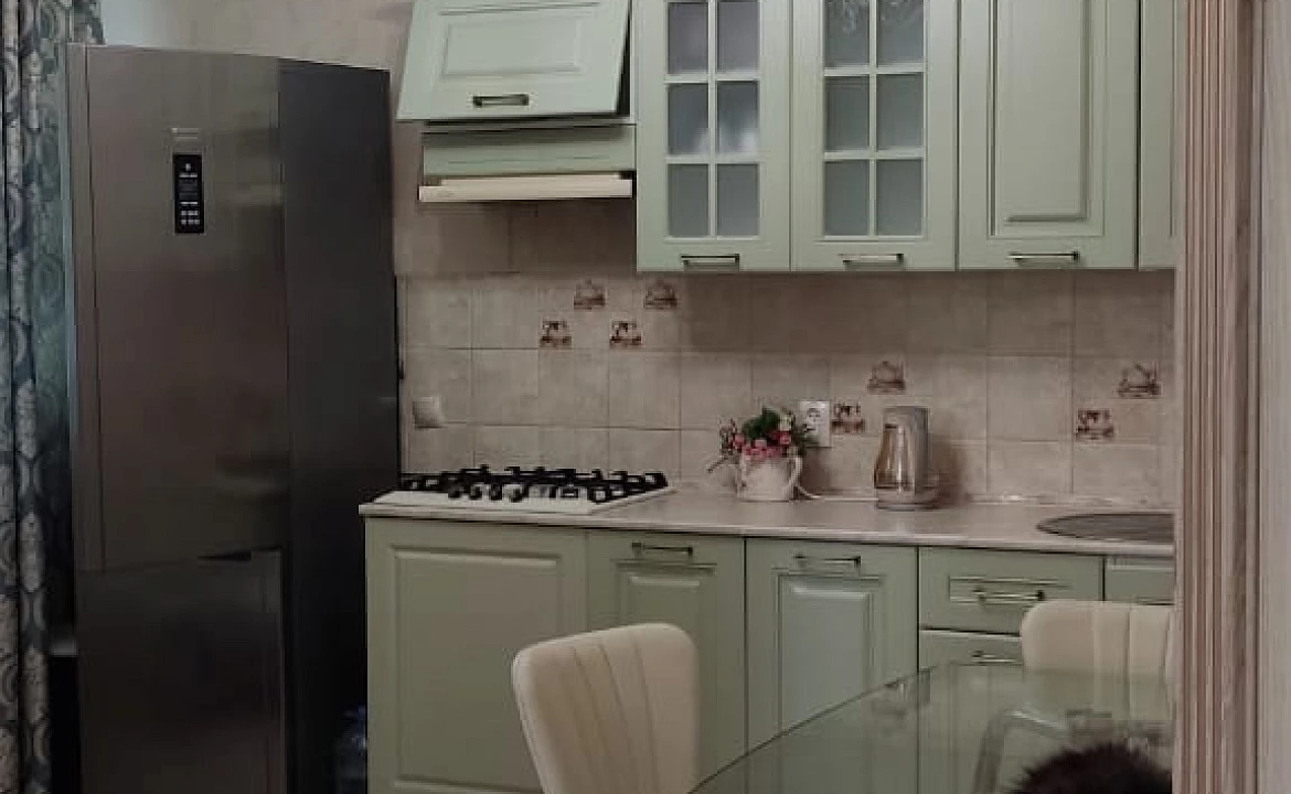 Четырёхместный люкс с кухней. "Брио" частный сектор. Геленджик Четырёхместный люкс с кухней. "Брио" частный сектор. Геленджик