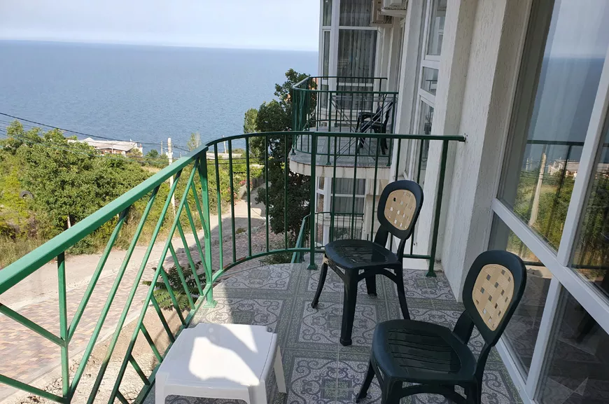 3-местный номер с балконом и видом на море и горы. Гостевой дом «Камилла Sunrise». Алушта