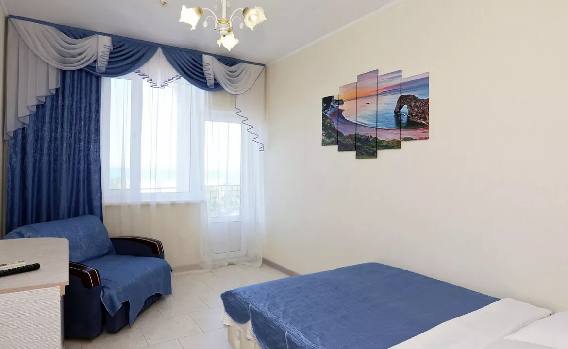 3-х местный люкс.  Частный отель Экватор. Береговое