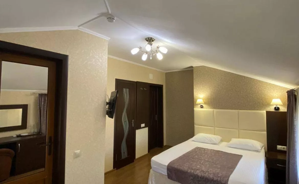 ДВУХМЕСТНЫЙ НОМЕР С ДИВАНОМ НА МАНСАРДЕ. Отель "Мечта". Геленджик