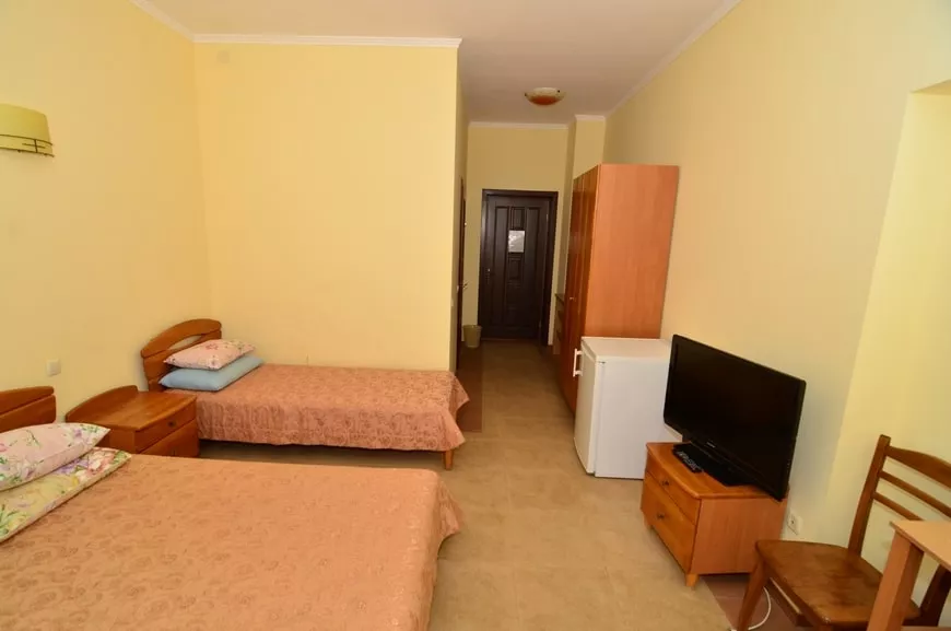 Стандартный номер на 2-эт 2-х местный 1-комнатный с балконом. Отель «Перчем». Судак