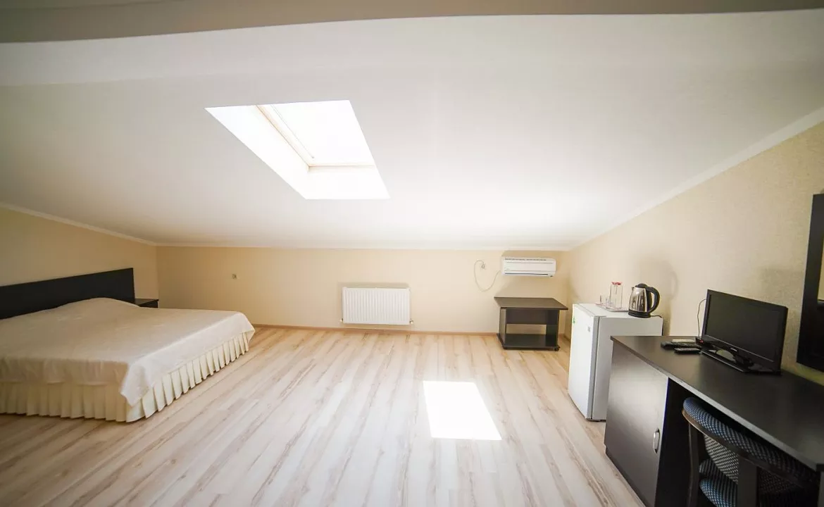 Стандарт 2-местный мансардный. Отель Робинзон. Анапа