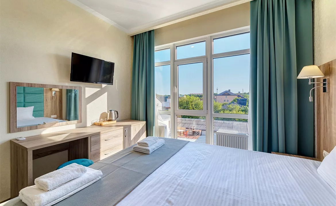 Улучшенный 3х-местный. Отель Премьер. Геленджик