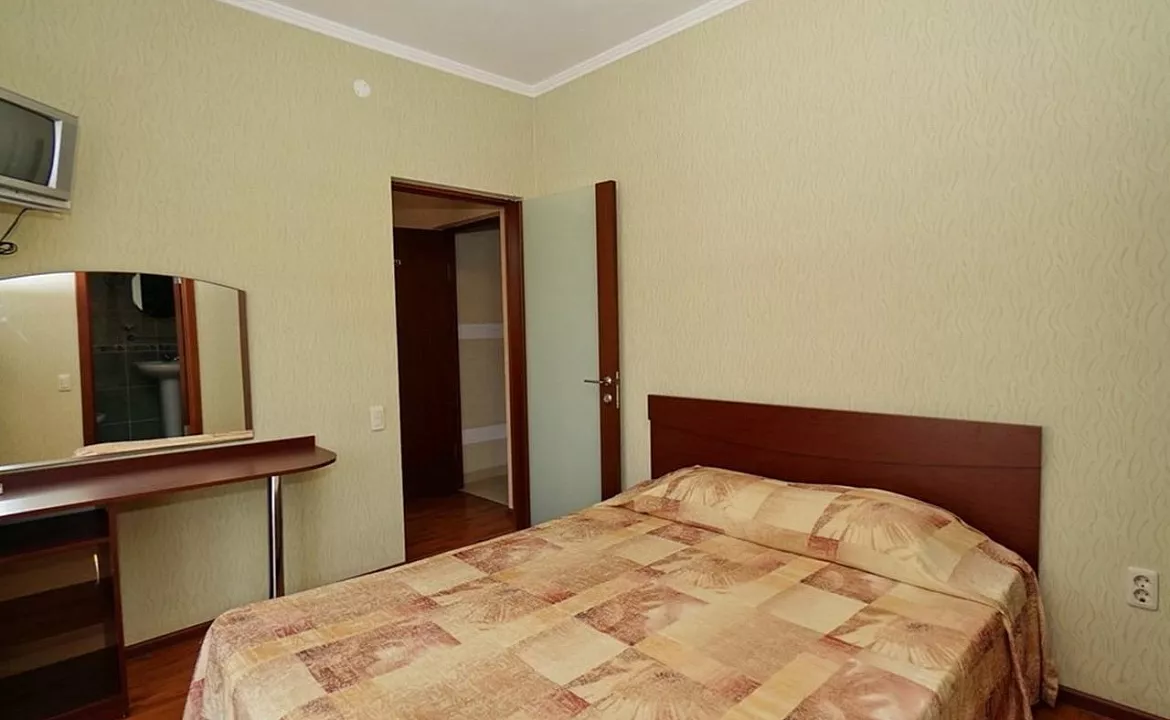 Двухместный номер с двухспальной кроватью. Гостевой дом «L’ete» . Лазаревское