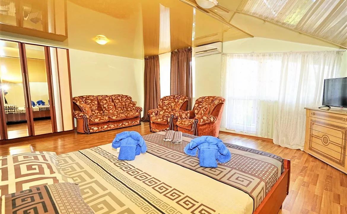 4-х  местный номер люкс с кухней и балконом. Гостевой дом "Лазурит". Лазаревское