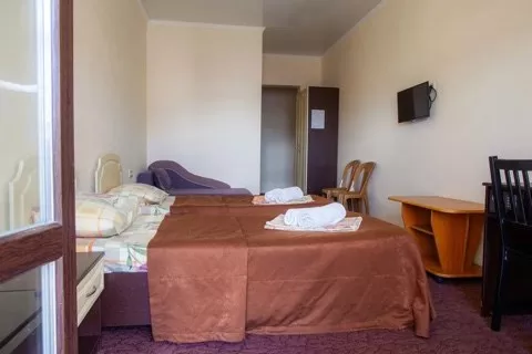 трехместный стандарт с балконом. Гостевой дом "Марити". Анапа