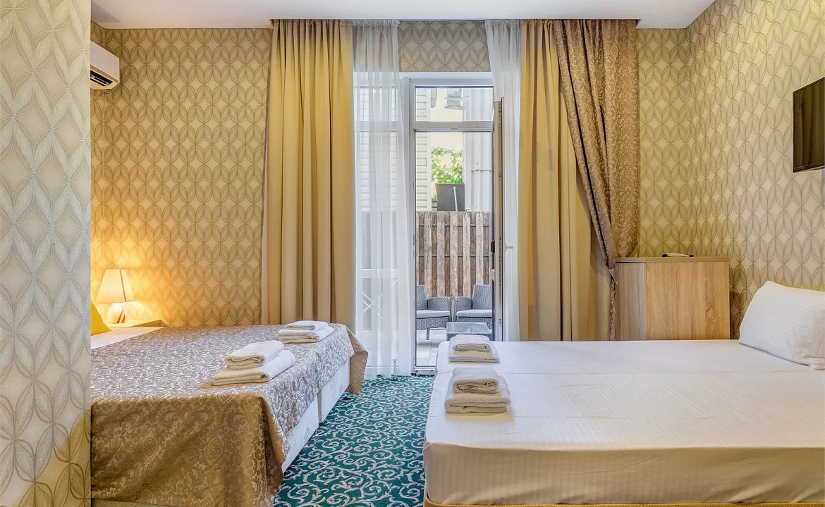 Стандарт 4х-местный с террасой. Отель Премьер. Геленджик