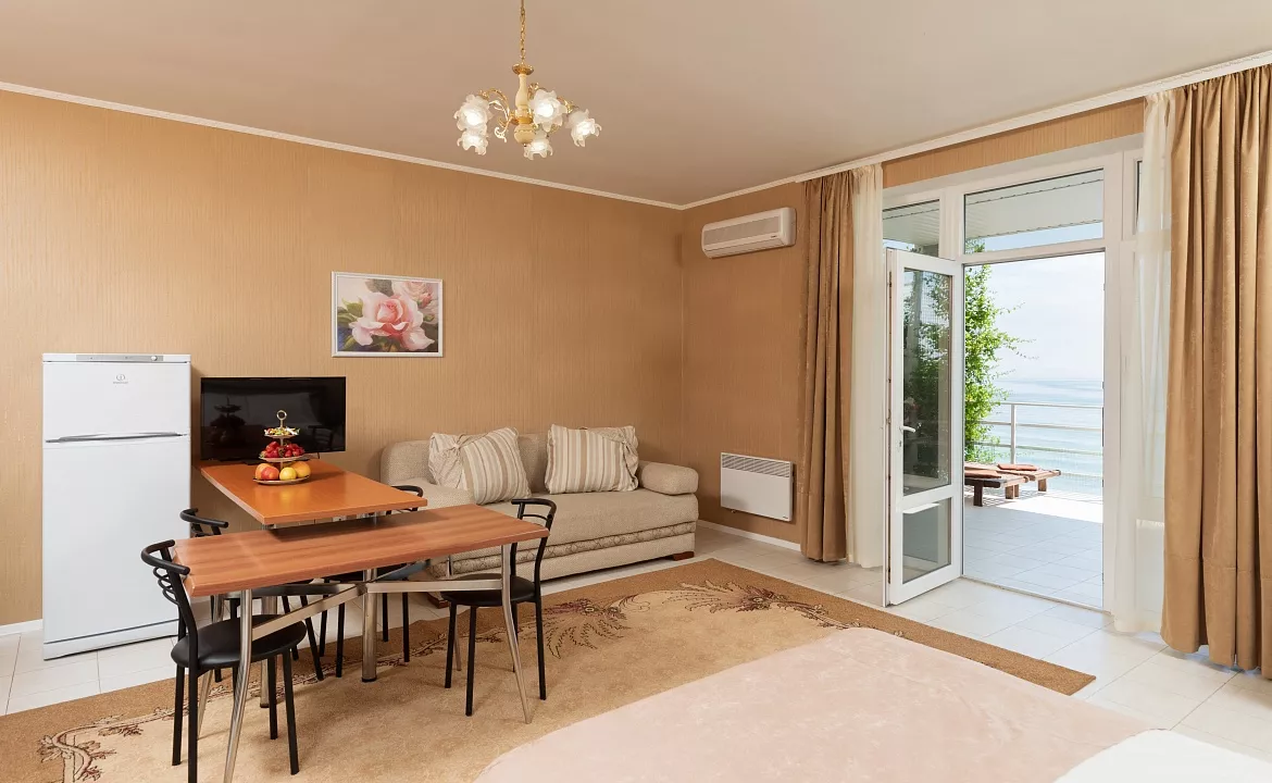 Апартаменты двухкомнатные (вид на море). Эллинги "KATRIN". Орджоникидзе