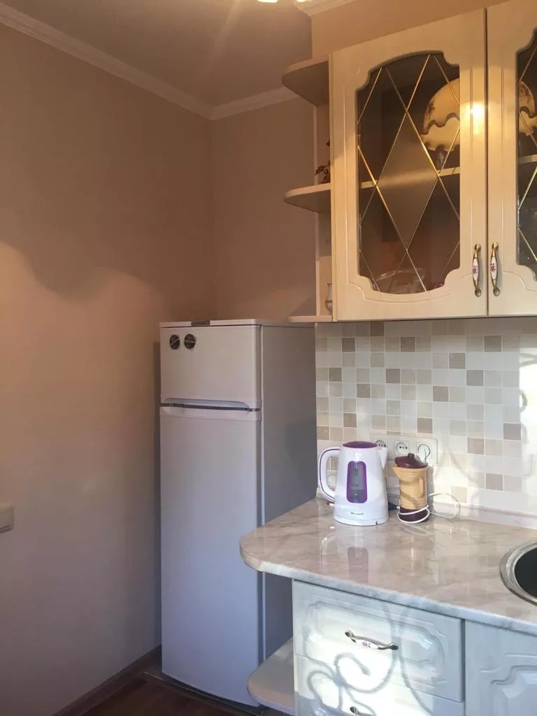 . Квартира в многоквартирном доме Однокомнатная квартира - Сухум. Сухум