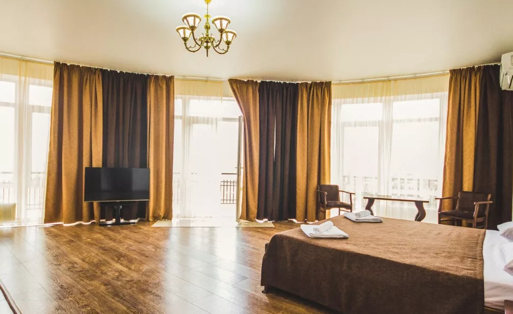 Сьют с панорамным видом на море. Отель Парус. Береговое