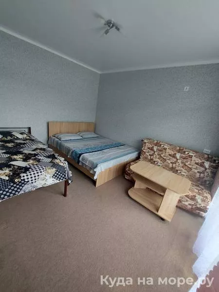 Трёхместный номер с балконом. Гостевой дом "Нур". Ольгинка